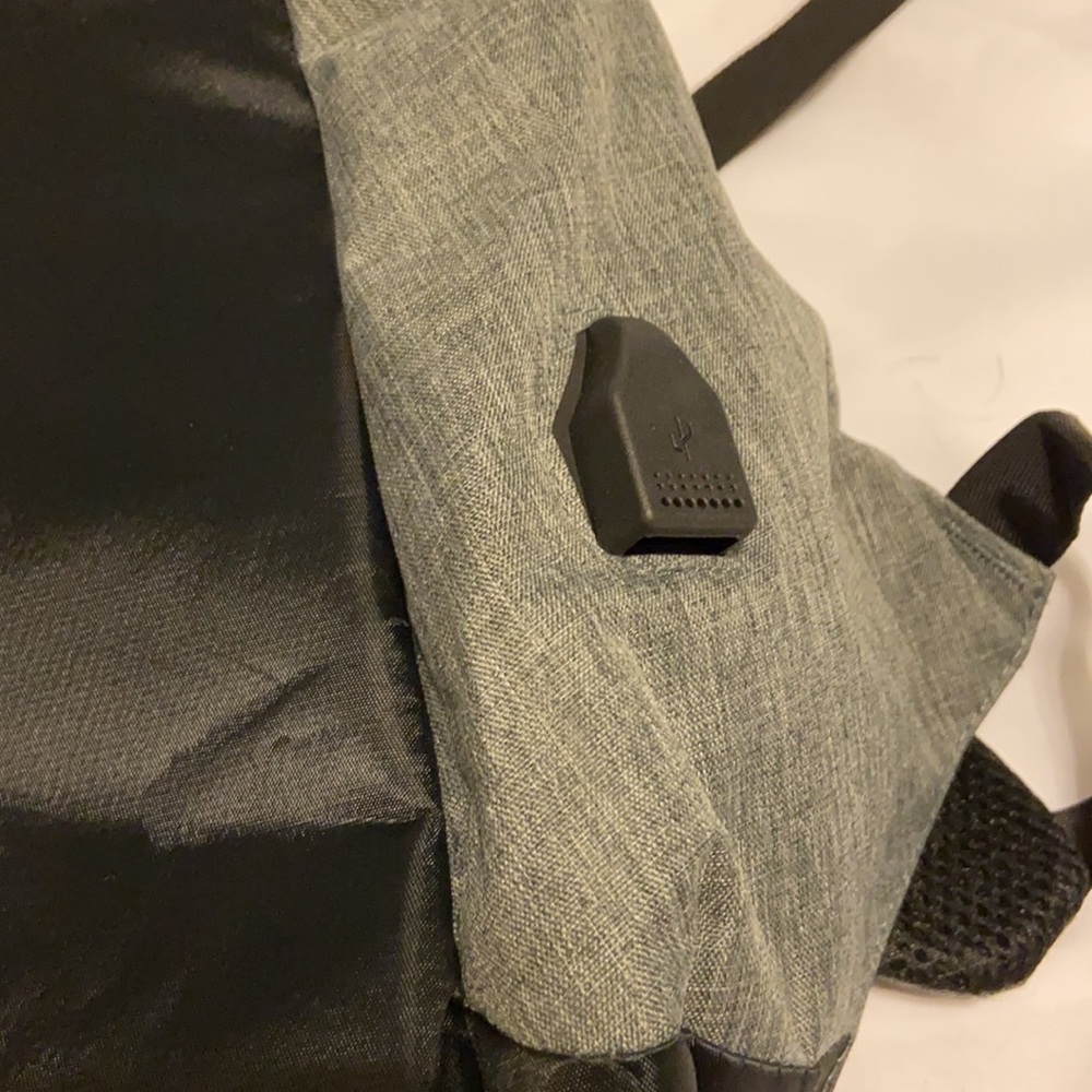 NWOT Anti Theft Laptop Backpack - Picture 7 of 7
